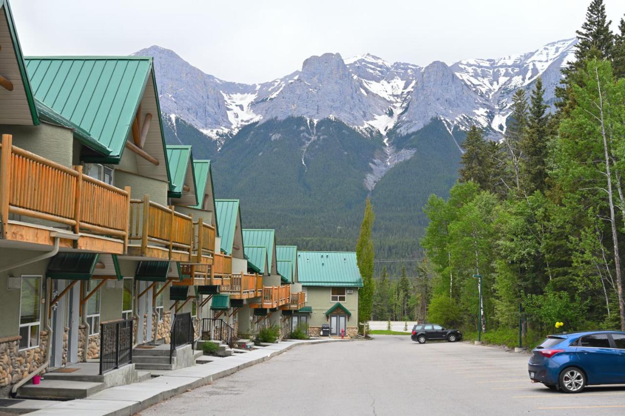 Banff Woods Lodge Canmore Exterior foto